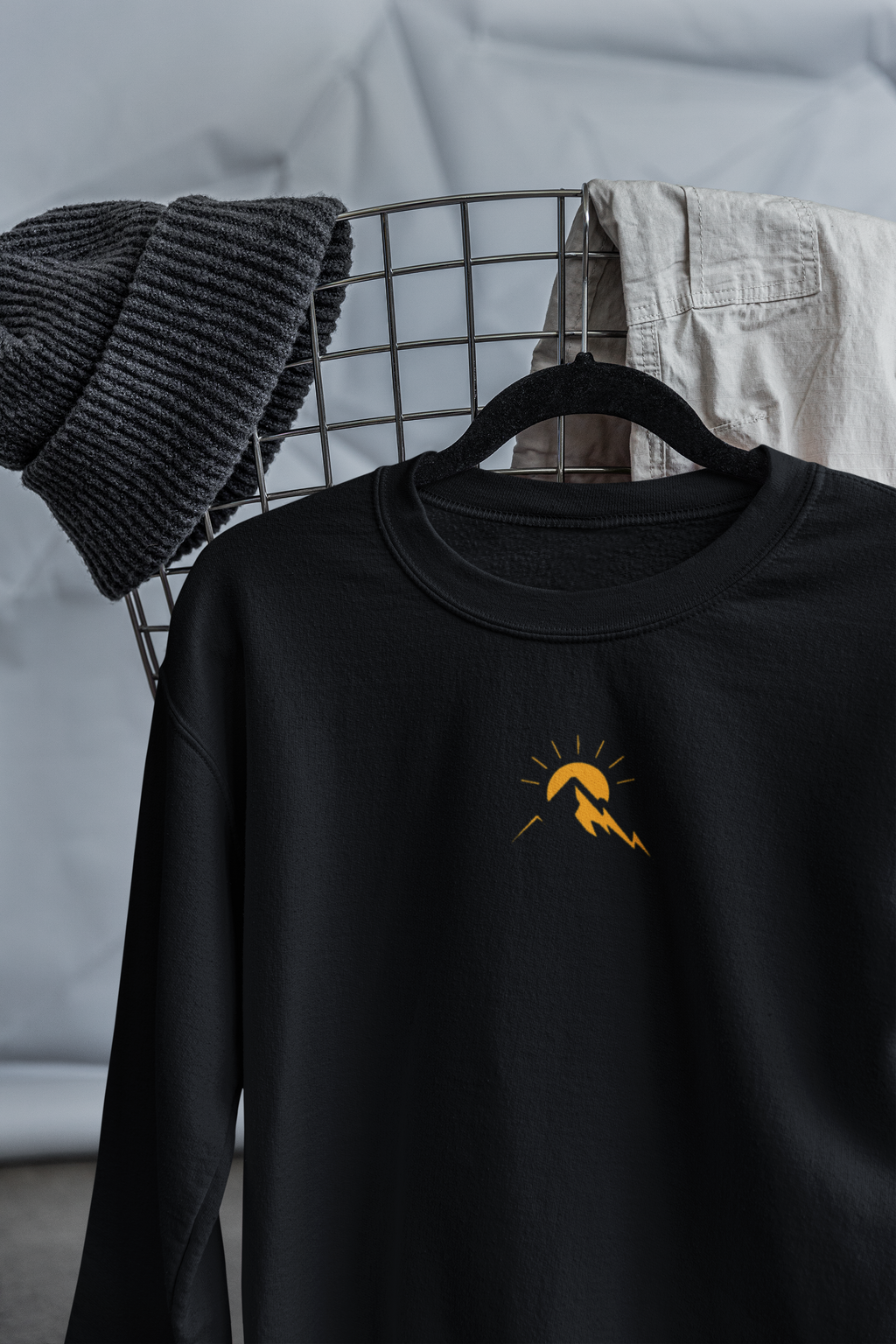 Unisex Sunrise Mountain Minimalist Sweatshirt –Unisex Heavy Crewneck